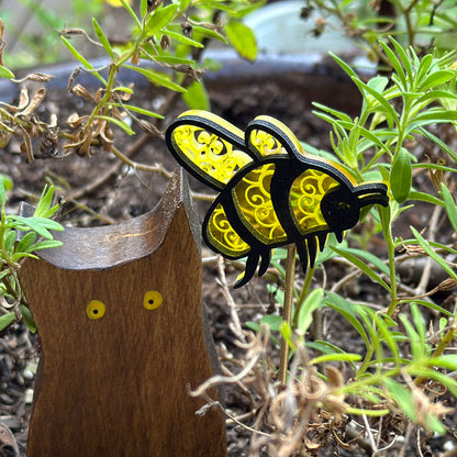 Bumblebee Plant Stake