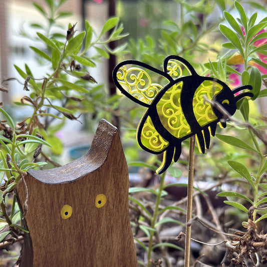 Bumblebee Plant Stake